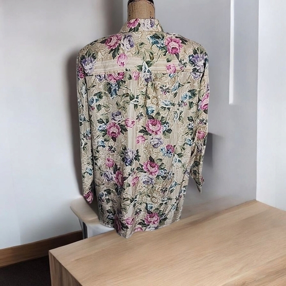 Casual Corner Silk Floral Vintage Button Up Blouse. Size Large - Picture 3 of 9